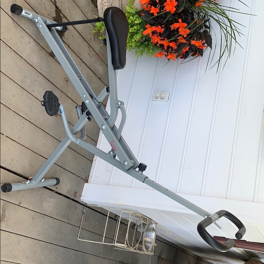 Squat machine/stationary bike